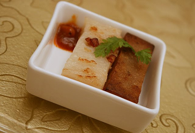 Steamed radish cake and fried yam cake