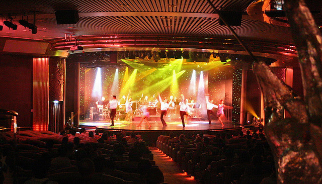 "That's entertainment!" theatre gives nightly shows