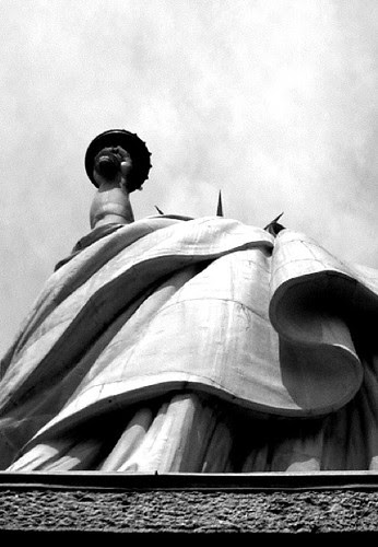 the statue of liberty wallpaper. find the wallpaper here: