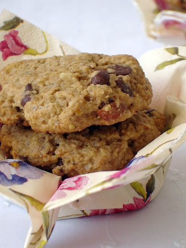 Banana-oatmeal chocolate chip cookies