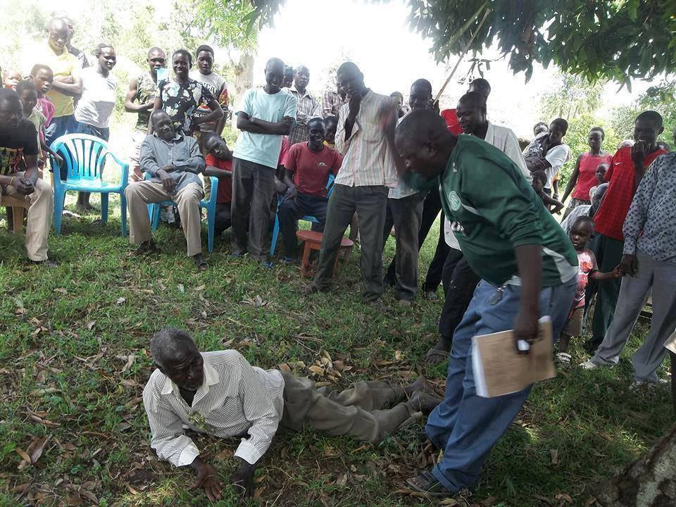 Abayobozi ba leta ya FPR bakubitira abaturage mu ruhamwe kugira ngo abandi bagire ubwoba bwo kubaza uburenganzira bwabo