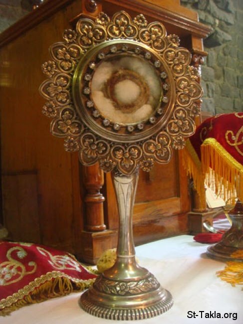 St-Takla.org Image: The Waistband of the Virgin St. Mary in Om El Zenar Church, Hams, Syria صورة في موقع الأنبا تكلا: زنار العذراء - الحزام في كنيسة أم الزنار، حمص، سوريا