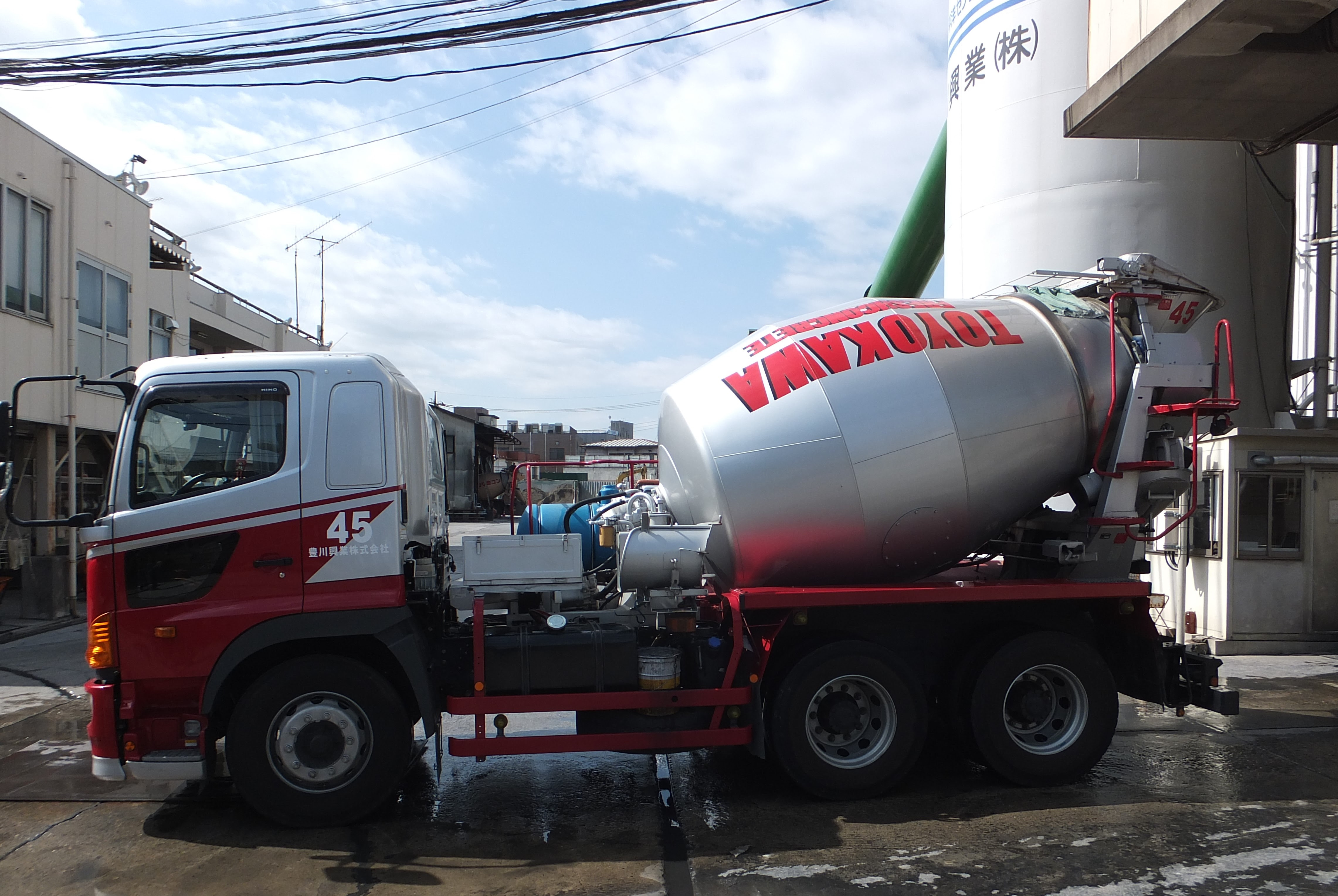 豊川興業 本社工場