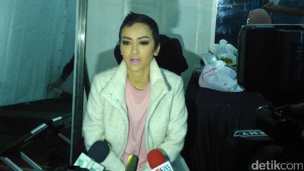 Stefan William dan Celine Sudah Sah, Tukul Jawab Kabar Nikah Siri