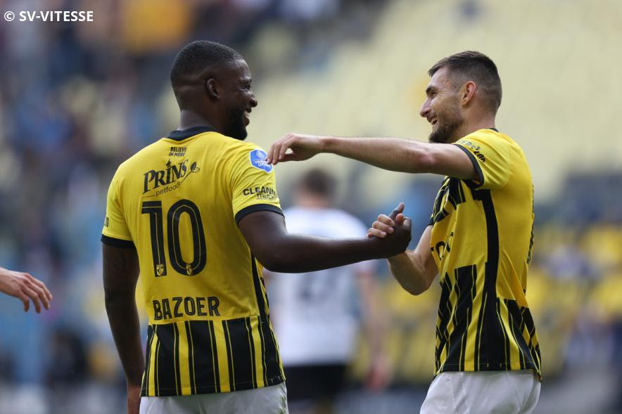 Vitesse bereikt play-offs Conference League na benauwde ...