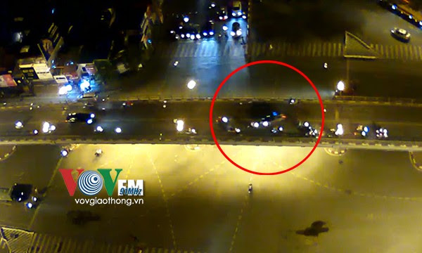 Hình ảnh Clip: Tài xế taxi hoảng loạn nhảy khỏi cầu sau tai nạn số 1