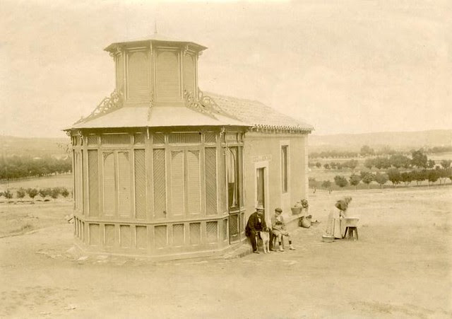 Quiosco de la Montaña, a espaldas del paseo de Merchán, en junio de 1905. Fotógrafo anónimo. Colección Luis Alba. Ayuntamiento de Toledo