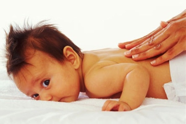 Pijat sudah sering dipraktekkan pada bayi saat ada ketidaknyamanan pada bayi yang membuatnya menangis terus tampa sebab. Untuk itulah, pijat bayi segera dilakukan agar 