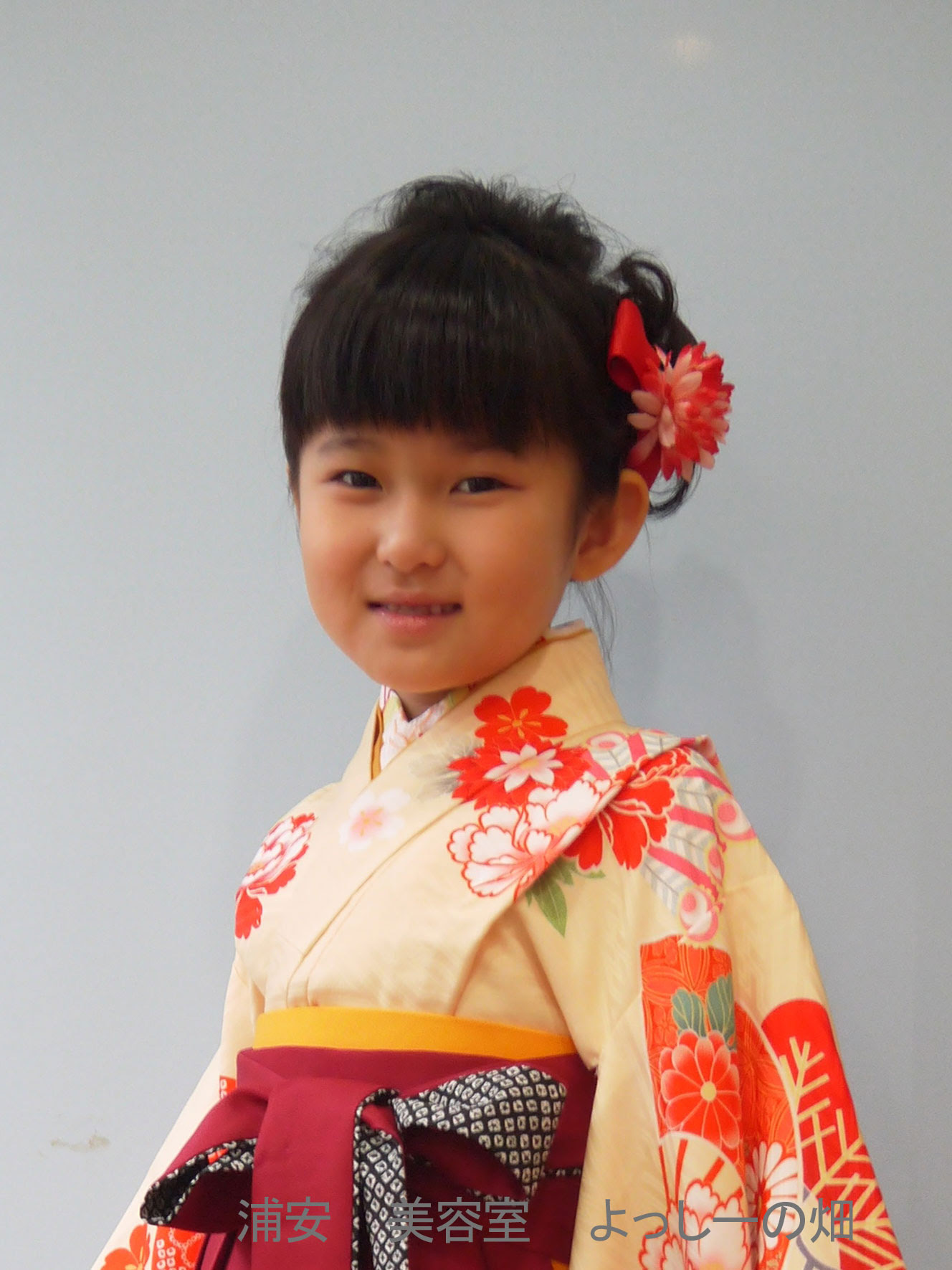 袴を着付けた小学生の卒業式 卒園式の髪型ヘアアレンジ 美容室 よっしーの畑 浦安 新浦安 市川市 南行徳 行徳 葛西 江戸川区エリア