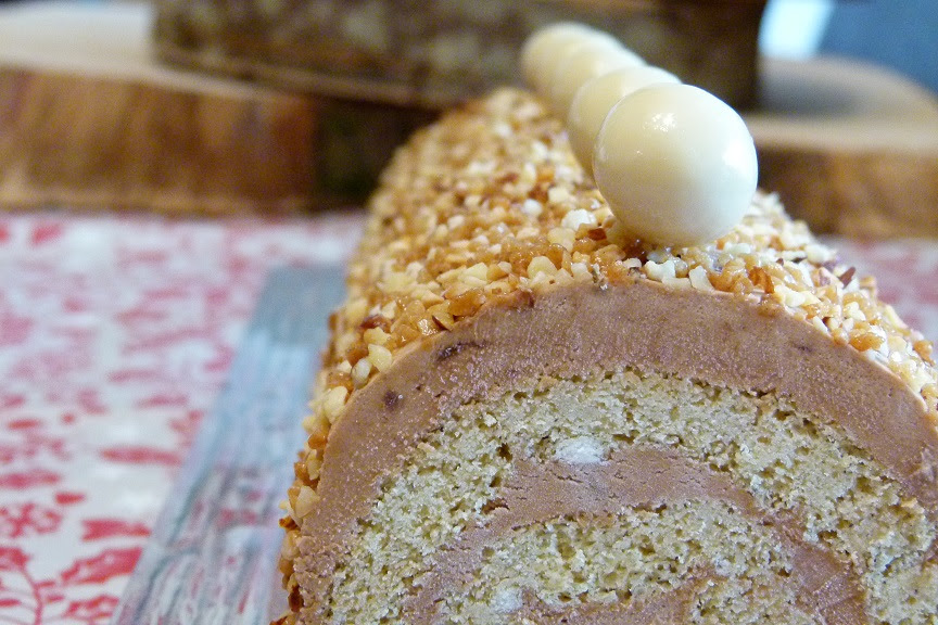 Buche De Noel Roulee Au Praline Les Gour Mandises De Celine