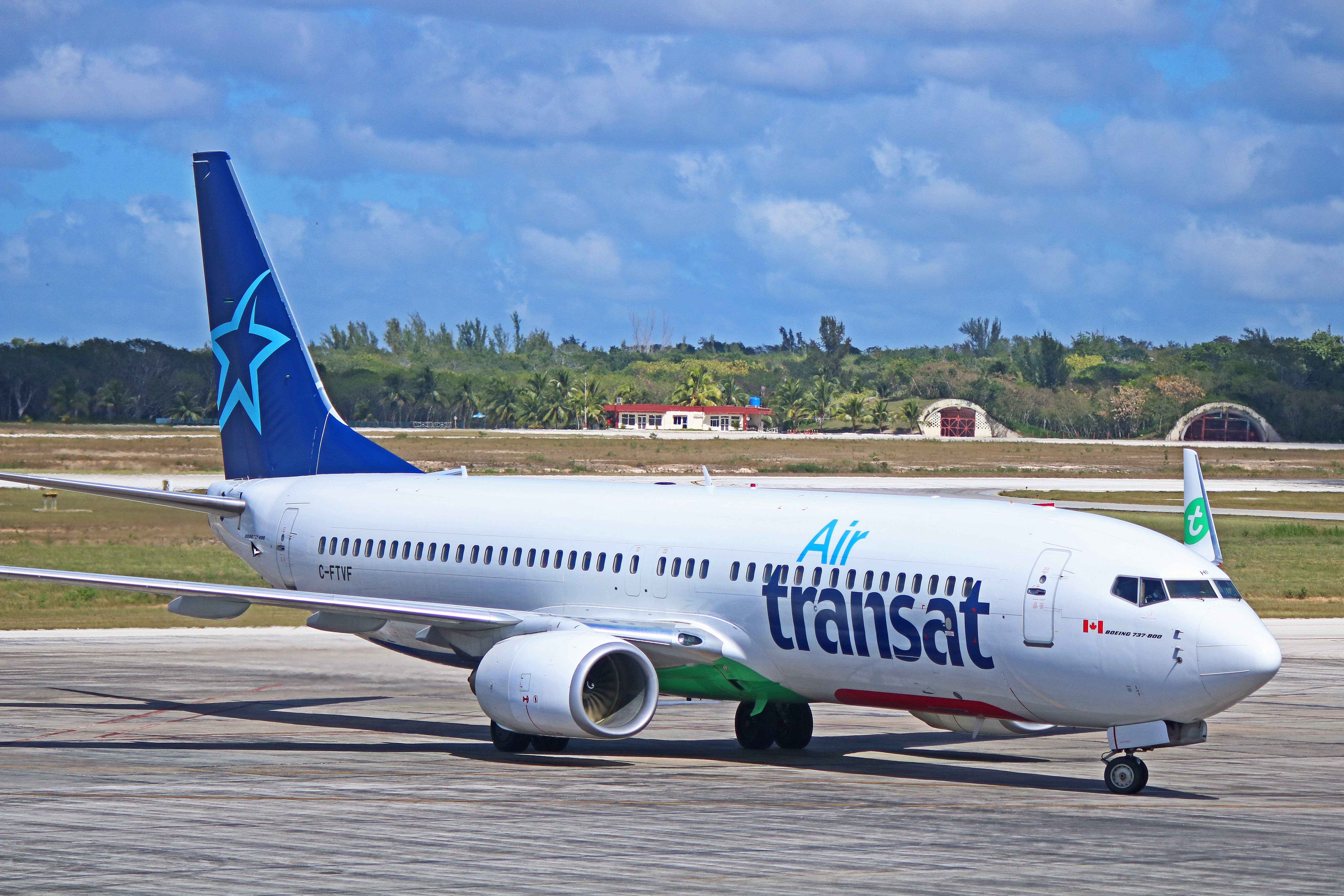 C Ftvf Air Transat Boeing 737 800 Still With Partial Transavia Livery