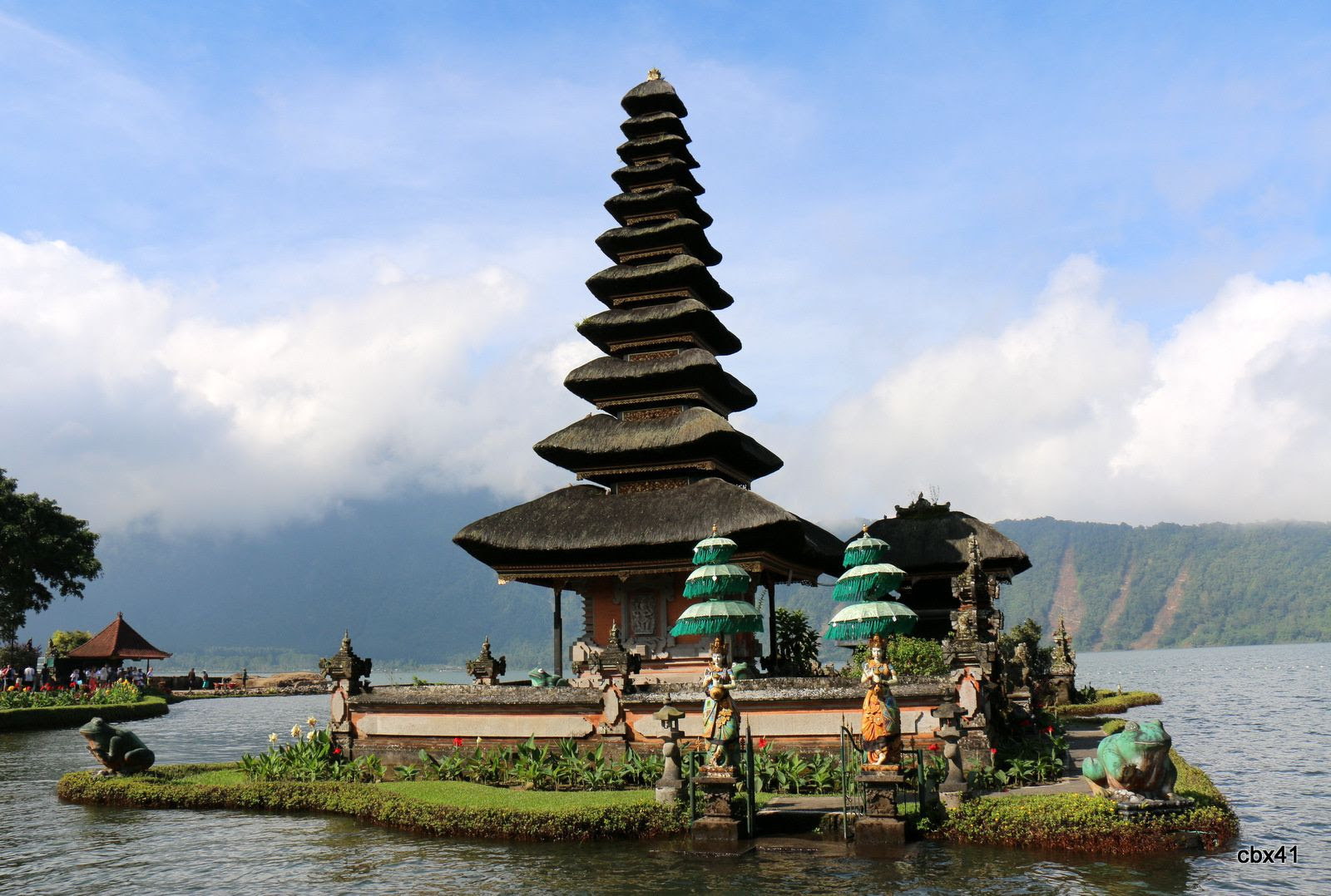 Temple Ulun Danu de Candikuning Tabanan Bali la tour Temple Ulun Danu de Candikuning Tabanan Bali la tour