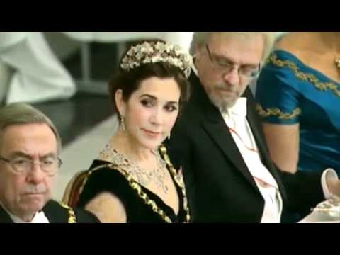 vídeo del esposo de la presidenta de Finlandia mirándole el escote a la princesa Mary de Dinamarca