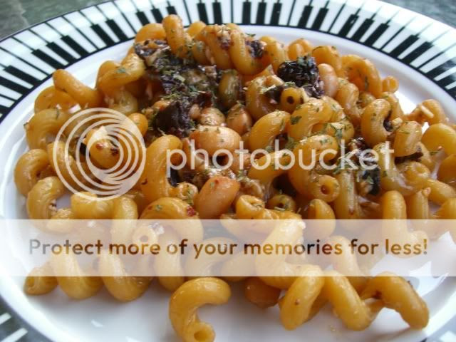 Download Food alla Puttanesca: Cavatappi with Sundried Tomatoes and ...