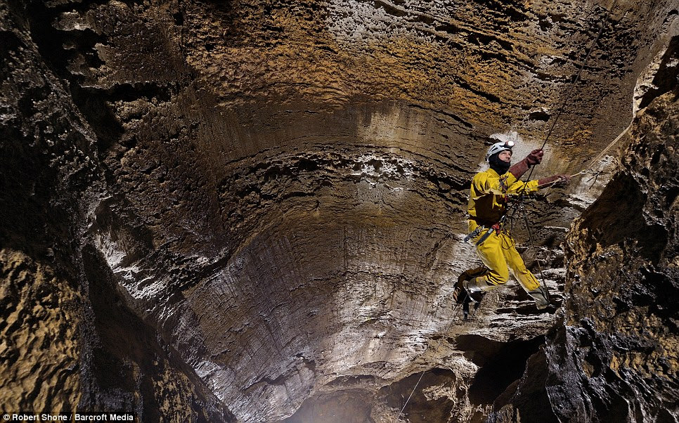 Chris Blakeley climbs Puit Aldos