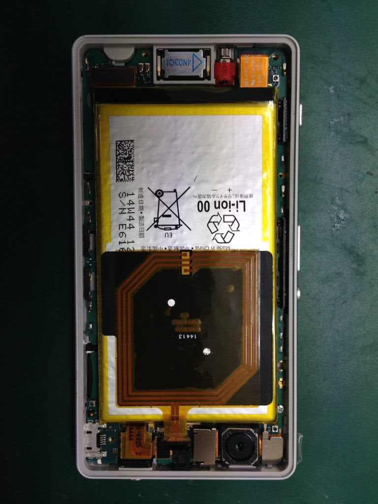 Xperia Z3 Compact バッテリー交換修理 Smartfix Labo