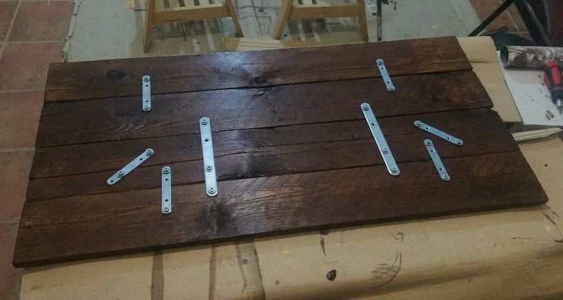 Join the planks from the wooden pallet together