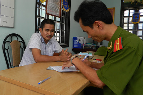 ga-tho-moc-bat-coc-con-gia-chu-doi-tien-chuoc