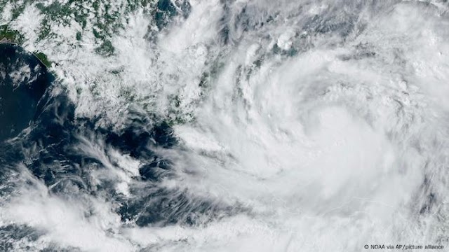 Julia se dirige a Nicaragua convertida en huracán