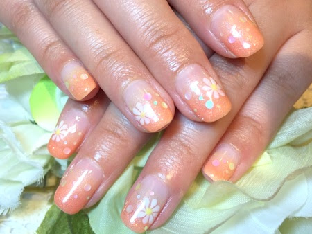 ネイルサロンfastnail Plus大宮店のネイリスト 多田菜月実のネイルブログ 15 春ネイル 花柄ネイルデザイン オレンジのカラーグラデーションネイル ふんわりネイル ファストネイルプラス大宮店 多田