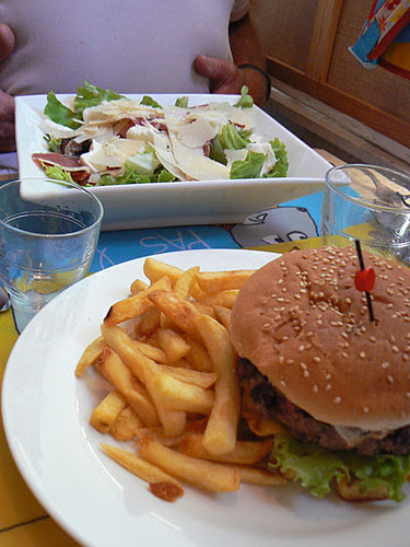 salade et hamburger.jpg