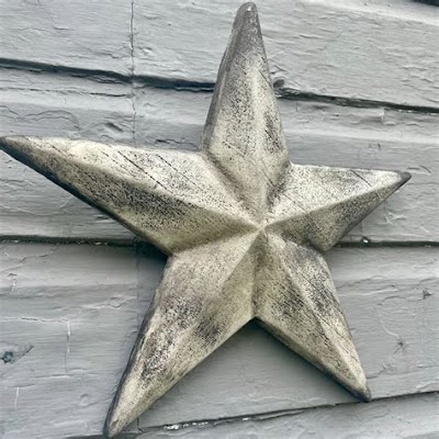 Designing A Relaxed English Barn Star Themed Bedroom