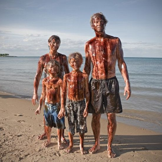 Swimming in Oil (15 pics)