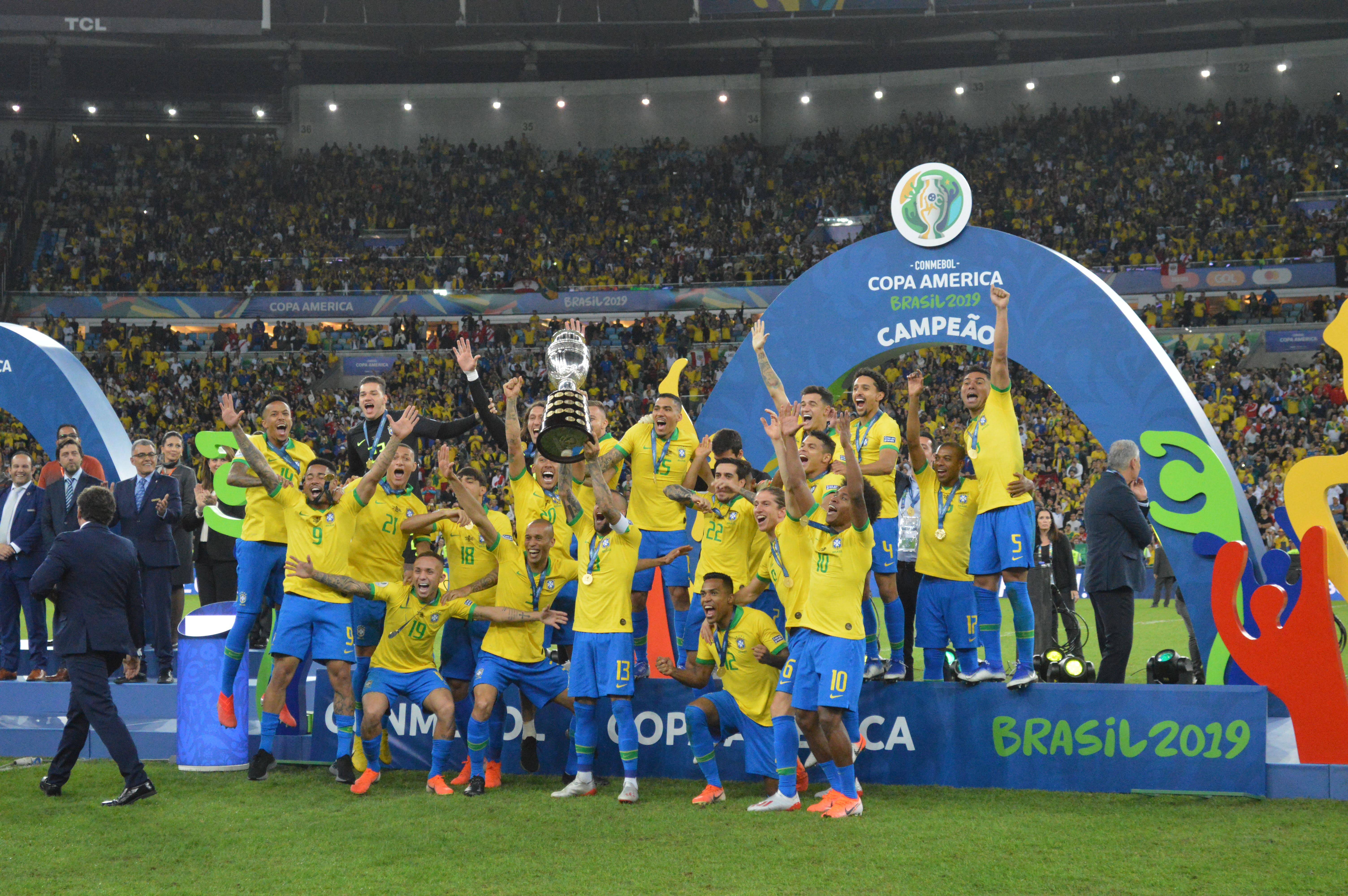 Brasil vence Peru no Maracanã e é campeão da Copa América ...