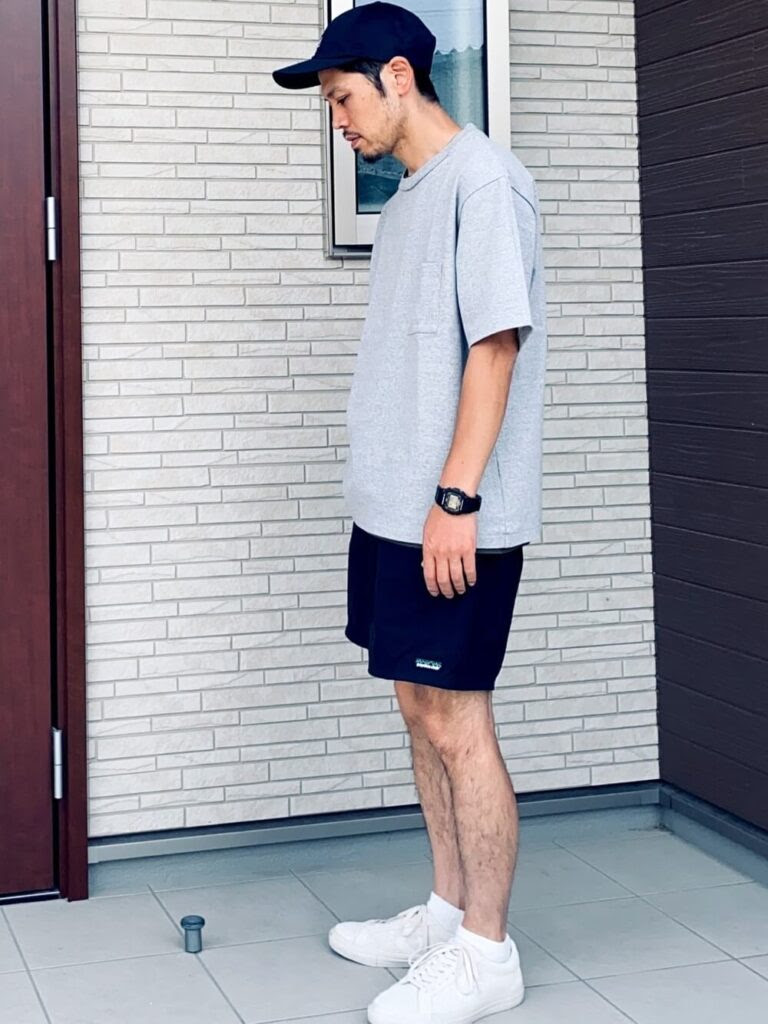 Tシャツ グレー のメンズのコーデ 人気のグレーのtシャツを紹介