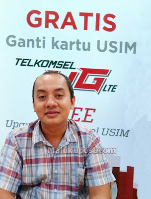 Ambon, Malukupost.com - Manager Branch di Telkomsel Ambon, Oka Mahendra sangat menyayangkan ulah para pelanggan Telkomsel yang sering memberikan alamat palsu saat proses pengalihan kartu dari 3G ke 4G. "Telkomsel punya program yang namanya Out Bound. Jadi pelanggan yang memang belum melakukan pengalihan kartu dari 3G ke 4G itu, kami melakukan telepon untuk edukasi sebelum pengalihan itu dilakukan. Namun mereka sering memberikan alamat yang tidak jelas,"ungkap Mahendra di Ambon, Selasa (3/10).