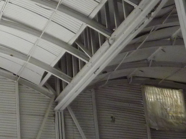 P1120028-2012-09-16-O4W-Tour-of-Homes-Inside-Old-4th-Ward-Used-and-Abused-Quonset-Hut-interior-double-curve