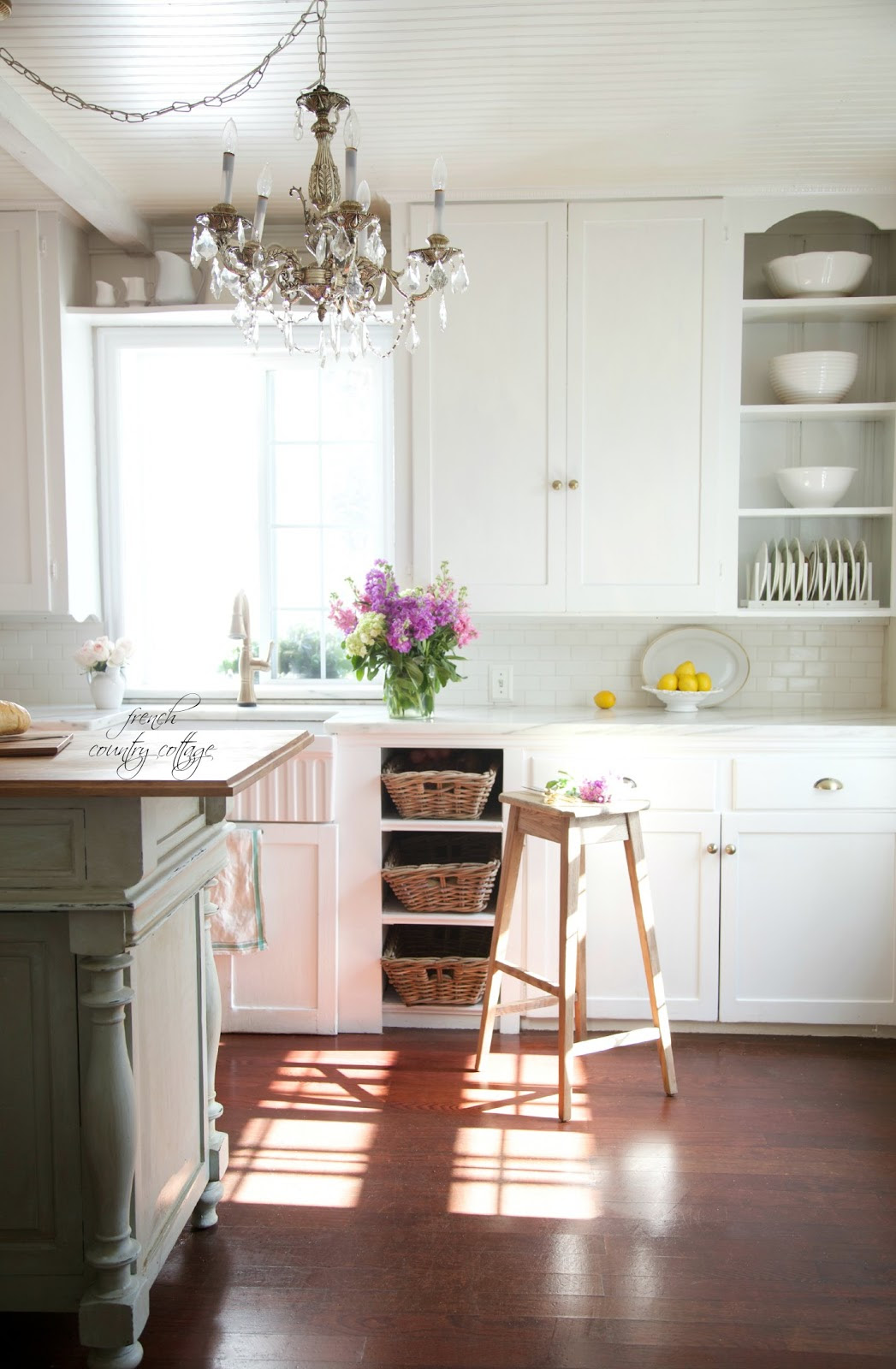 18 White Kitchens {That Are Anything But Boring} - TIDBITS ...
