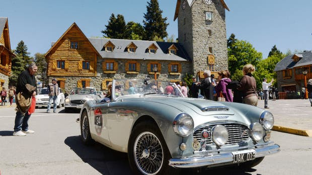 En Bariloche la tradicional carrera 1000 Millas Sport de autos antiguos