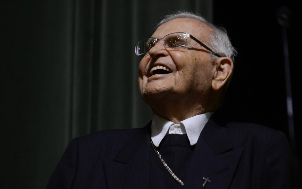 Lideranças na defesa dos direitos humanos homenageam os 95 anos de Dom Paulo Evaristo Arns durante evento na Pontifícia Universidade Católica (PUC), em São Paulo, em outubro de 2016 (Foto: Rovena Rosa/Agência Brasil)