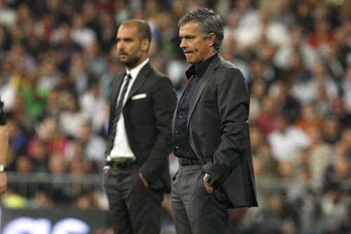 なんでサッカーの監督って試合中スーツなの サッカーミックスジュース