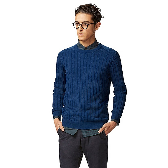 ユニクロのメンズケーブルニットを着る女性が急増中 ジェンダレスの流れの中で男性もレディースの服を参考にすべき 最も早くオシャレになる方法 現役 メンズファッションバイヤーが伝える洋服の 知り方 Knower Mag