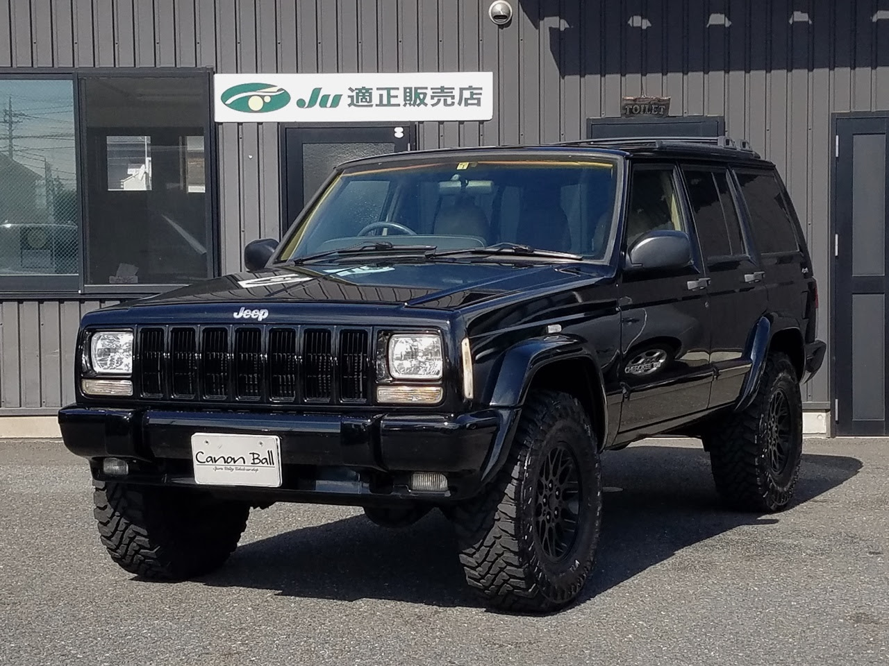 ジープ チェロキー 中古車詳細 Jeep ジープ中古専門店 キャノンボール 埼玉 16号線沿い ｌｔｄ ボディリフトｕｐ ｍ ｔタイヤ ベージュ本革 シート ウッドインテリア ２０００年登録車