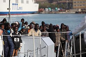 Anistia Internacional critica redução de ajuda a imigrantes africanos Anistia Internacional critica redução de ajuda a imigrantes africanos