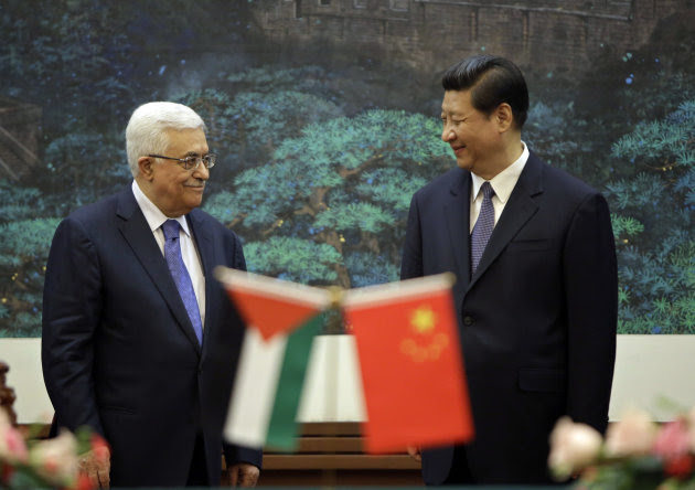 <p> China's President Xi Jinping, right, and his Palestinian counterpart Mahmoud Abbas attend a signing ceremony at the Great Hall of the People in Beijing, China Monday, May 6, 2013. (AP Photo/Jason Lee, Pool)