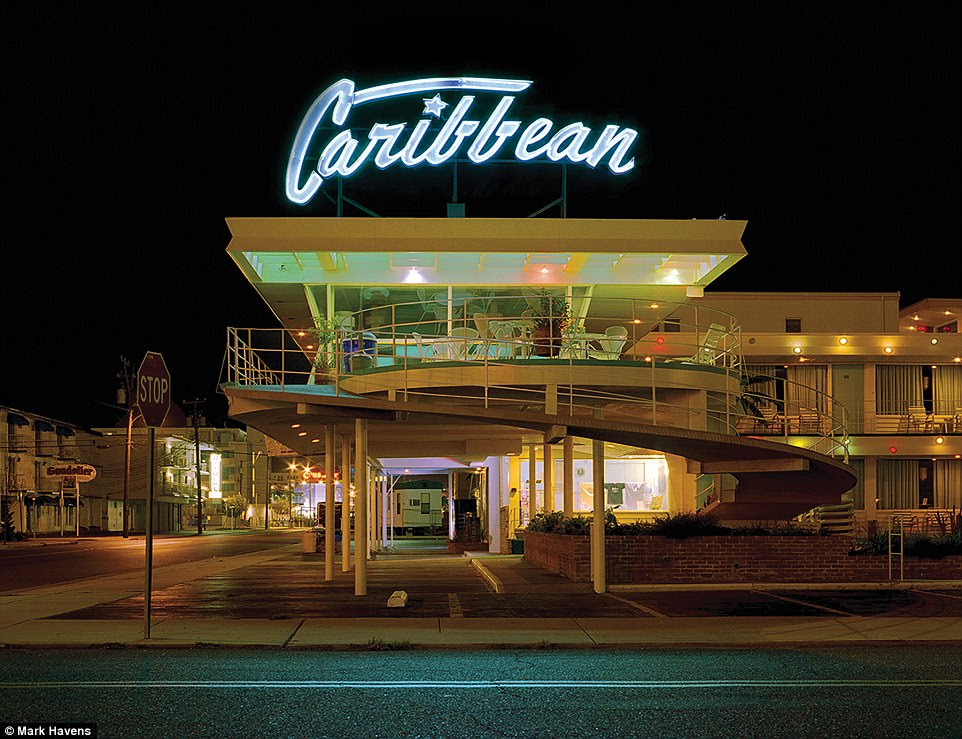 Striking images of mid-century motels capture the architecture of a