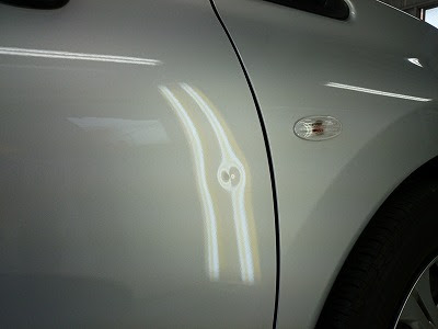 車に えくぼの様なへこみを発見s D 幸太と渓流の風にふかれて