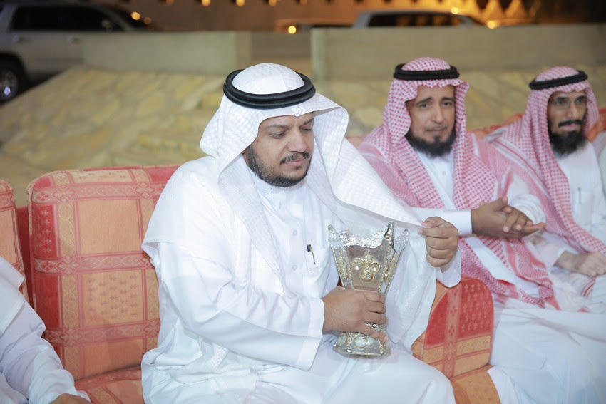 صـور الأستاذ صالح الجمعة يحتفي