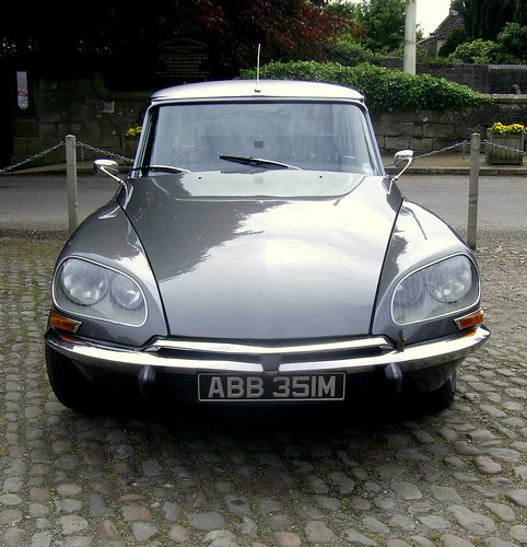Citroen DS 23 head-on The model 