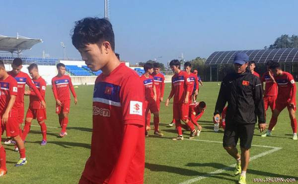 U22 Việt Nam tập nặng sau chuyến bay đêm ‘hành xác’