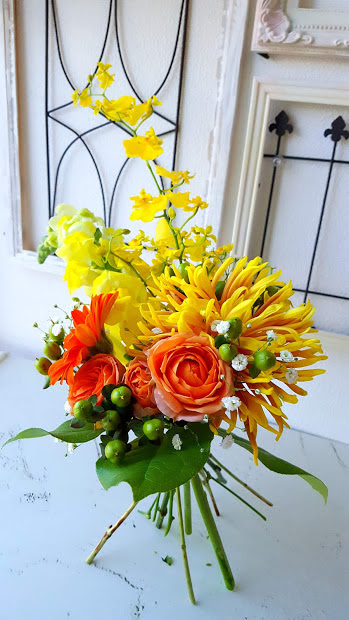 ブーケの作り方 スーパーの花屋さんの花束でスパイラルブーケを手作り 花づくし 色々なお花を楽しみつくします