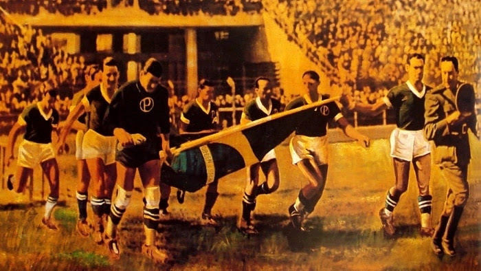 Jogadores do Palmeiras entram em campo na decisão com o São Paulo, em 42