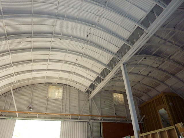P1120027-2012-09-16-O4W-Tour-of-Homes-Inside-Old-4th-Ward-Used-and-Abused-Quonset-Hut-interior-double-curve