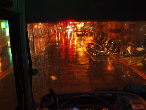 雨は止まない