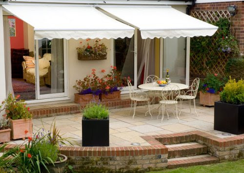 Primrose 3.5m x 2.5m Ivory Retractable Patio Awning Garden Shelter Conservatory Canopy - Complete with Fixings and Winder Handle
