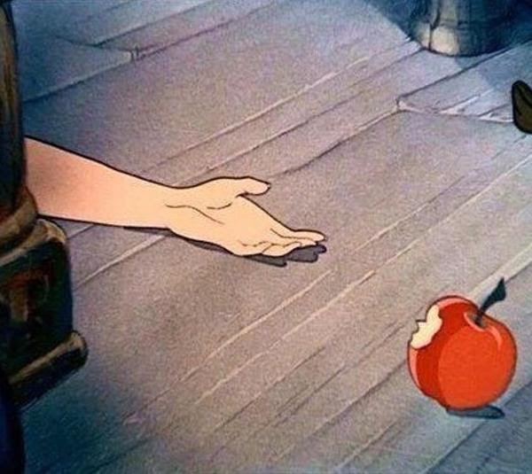 白雪姫に食べさせるリンゴに毒を混ぜて効果があるか試した 16年05月17日のイラストのボケ ボケて Bokete